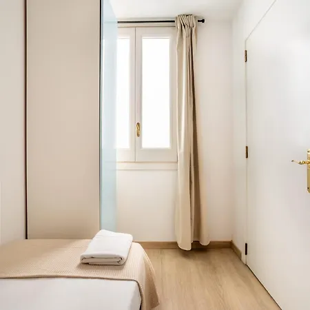 The Collection - Paseo De Gracia 5bd And 3bth For 10 With Terrace